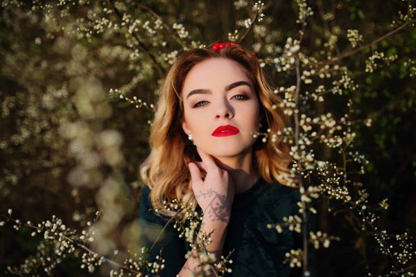 How Can You Style a Fur Stole for a Luxe Addition to a Business Dinner Attire?